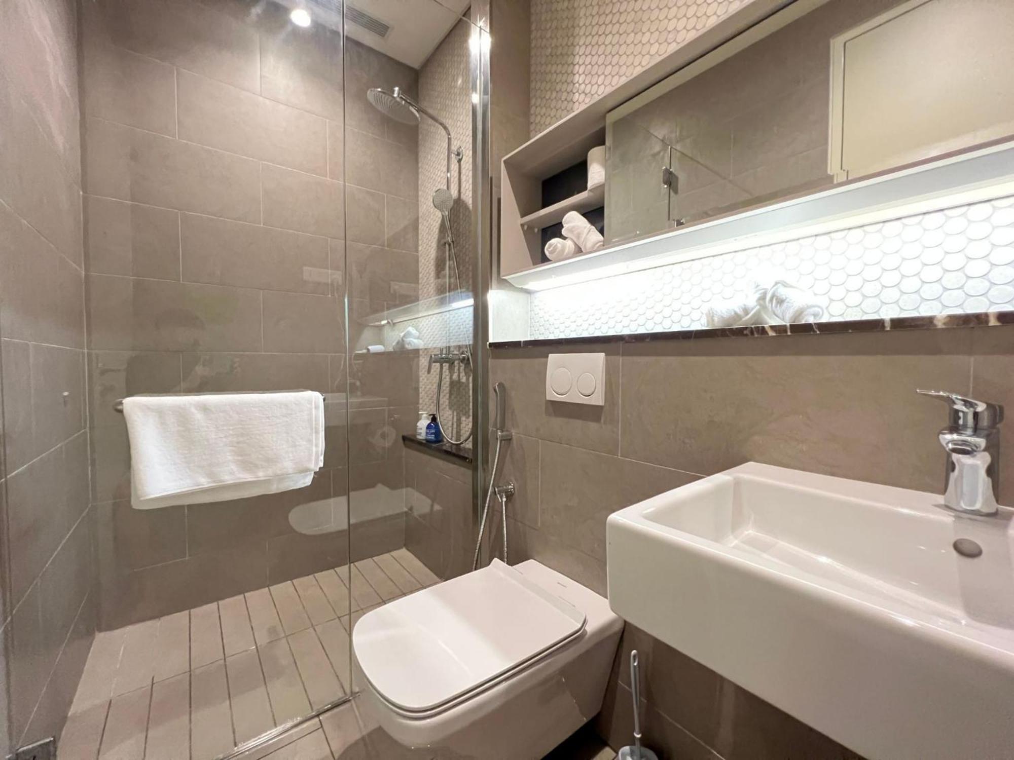 Lotus Lucentia Bbcc Apartment